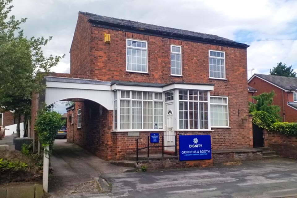 Griffiths & Booth Funeral Directors in Holmes Chapel